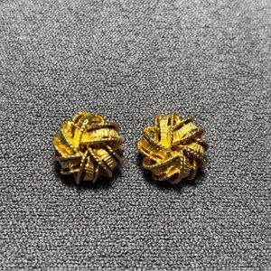 VINTAGE Elegant Gold Knot Clip on Earrings